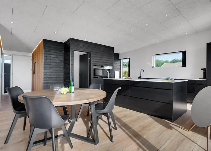 3 Bedroom Lovely In * Sjolund